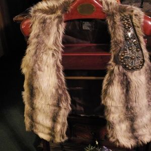 Daytrip Vest with grommets & fur Ladies size large